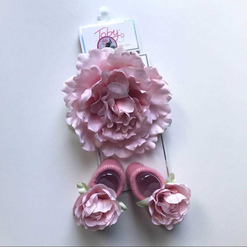 NWT Toby Baby Girl Headband and Booties Set